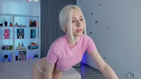 Snapshot of emilyrighter chatting on May 22, 5:07 pm Hey i am Emily am - pm online show from May 22, 5:07 pm