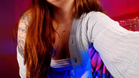 Snapshot of emilyrisse chatting on October 14, 4:52 pm Emily Emi online show from October 14, 4:52 pm