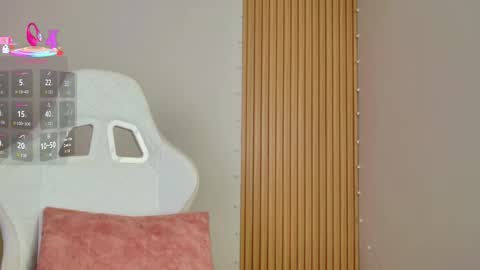 Snapshot of emilyrive chatting on November 12, 9:42 am Emily online show from November 12, 9:42 am