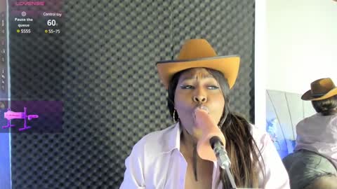 Snapshot of emilyrojas chatting on January 19, 12:39 pm emilyrojas online show from January 19, 12:39 pm