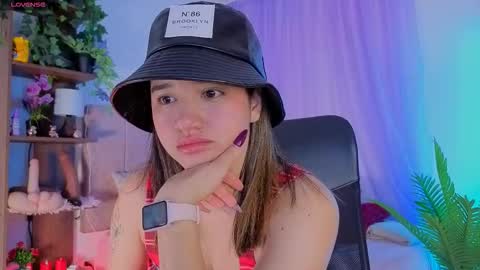 Snapshot of emilyrousex chatting on December 2, 2:01 pm emilyrousex online show from December 2, 2:01 pm