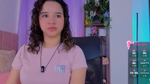 Snapshot of emilyrousex chatting on December 17, 3:29 pm emilyrousex online show from December 17, 3:29 pm