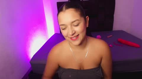 Snapshot of emilysavvato chatting on December 14, 10:39 pm Emily online show from December 14, 10:39 pm