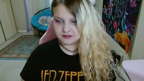 Snapshot of emilyshaze chatting on January 3, 4:44 am emily haze online show from January 3, 4:44 am