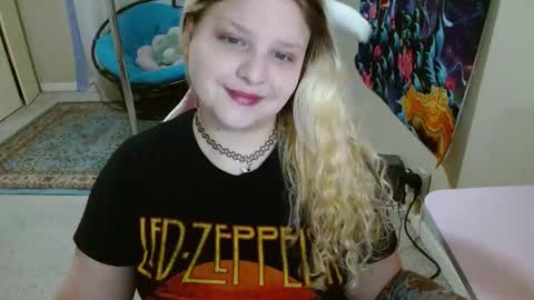 Snapshot of emilyshaze chatting on January 20, 6:10 am emily haze online show from January 20, 6:10 am