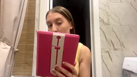Snapshot of emilystechuchak chatting on July 14, 3:29 pm emilystechuchak online show from July 14, 3:29 pm