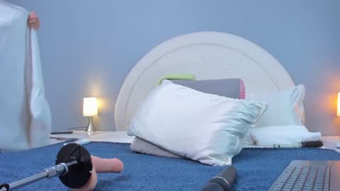 EMILY online show from June 18, 7:51 pm