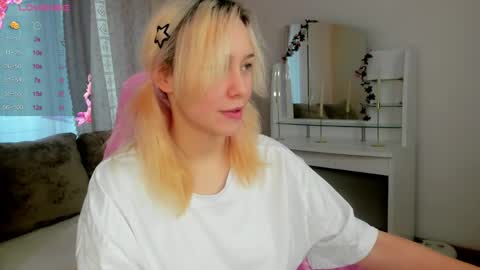 Snapshot of emilytrase chatting on May 6, 1:14 am Betty online show from May 6, 1:14 am
