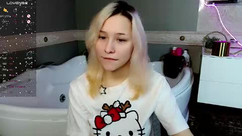 Snapshot of emilytrase chatting on May 7, 1:11 am Betty online show from May 7, 1:11 am