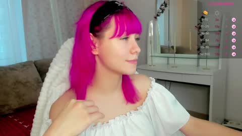 Snapshot of emilytrase chatting on May 10, 1:11 am Betty online show from May 10, 1:11 am