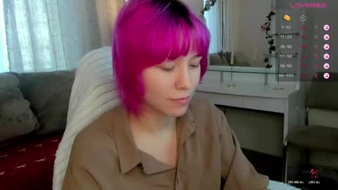 Snapshot of emilytrase chatting on May 12, 1:25 am Betty online show from May 12, 1:25 am
