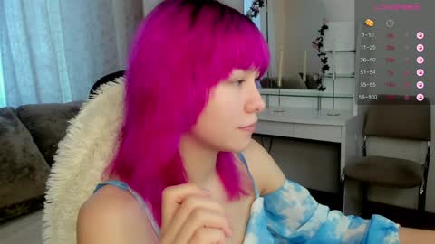 Snapshot of emilytrase chatting on May 13, 1:25 am Betty online show from May 13, 1:25 am