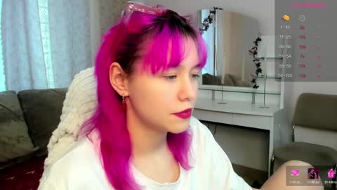 Snapshot of emilytrase chatting on May 14, 1:23 am Betty online show from May 14, 1:23 am