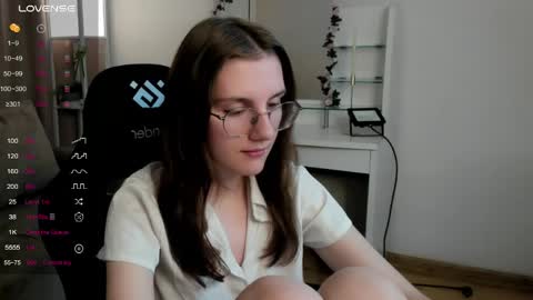 Snapshot of emilytrase chatting on May 25, 5:08 pm Betty online show from May 25, 5:08 pm