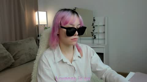 Snapshot of emilytrase chatting on June 3, 1:19 am Betty online show from June 3, 1:19 am