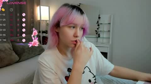 Snapshot of emilytrase chatting on June 4, 1:11 am Betty online show from June 4, 1:11 am