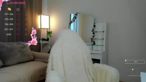 Snapshot of emilytrase chatting on June 8, 1:09 am Betty online show from June 8, 1:09 am