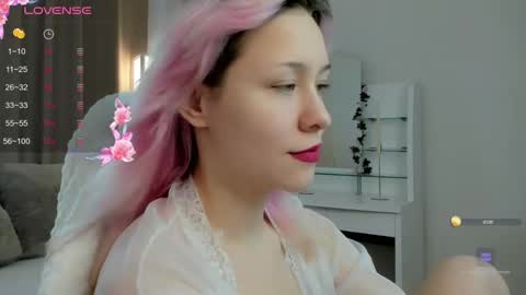 Snapshot of emilytrase chatting on June 10, 1:17 am Betty online show from June 10, 1:17 am