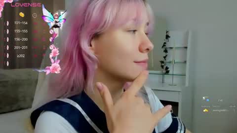 Snapshot of emilytrase chatting on June 11, 2:53 am Betty online show from June 11, 2:53 am