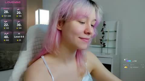 Snapshot of emilytrase chatting on June 12, 1:26 am Betty online show from June 12, 1:26 am