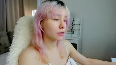 Snapshot of emilytrase chatting on June 16, 1:19 am Betty online show from June 16, 1:19 am