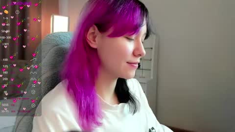 Snapshot of emilytrase chatting on June 29, 1:01 am Betty online show from June 29, 1:01 am
