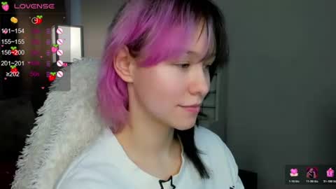 Snapshot of emilytrase chatting on July 17, 1:12 am Betty online show from July 17, 1:12 am