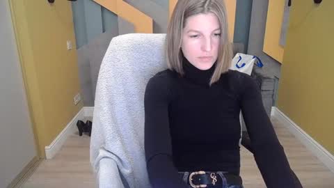 EmilyWalkers online show from December 8, 7:26 am