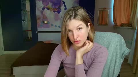 EmilyWalkers online show from December 15, 6:51 am