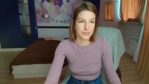 EmilyWalkers online show from December 15, 9:56 am