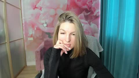 EmilyWalkers online show from January 5, 7:07 am