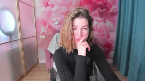EmilyWalkers online show from January 27, 8:07 am