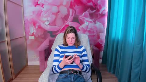 EmilyWalkers online show from February 2, 7:30 am