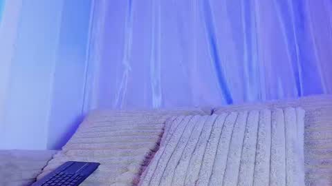 Snapshot of emilywithe_ chatting on June 14, 2:24 am online show from June 14, 2:24 am