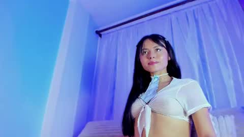Snapshot of emilywithe_ chatting on June 18, 11:53 pm online show from June 18, 11:53 pm