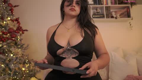 Snapshot of emilyxrose_ chatting on December 12, 10:20 pm IG thickemmsss online show from December 12, 10:20 pm