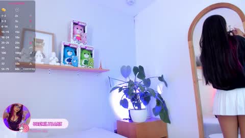 Snapshot of emilyy_bank chatting on November 7, 2:17 pm Emily Bank online show from November 7, 2:17 pm