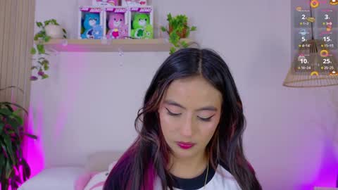 Snapshot of emilyy_bank chatting on May 30, 8:39 pm Emily Bank online show from May 30, 8:39 pm