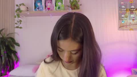 Snapshot of emilyy_bank chatting on June 5, 8:25 pm Emily Bank online show from June 5, 8:25 pm