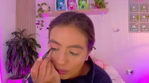 Snapshot of emilyy_bank chatting on June 8, 1:11 pm Emily Bank online show from June 8, 1:11 pm