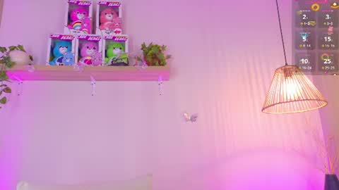 Snapshot of emilyy_bank chatting on June 11, 12:32 am Emily Bank online show from June 11, 12:32 am