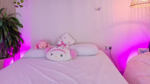 Snapshot of emilyy_bank chatting on June 13, 4:38 pm Emily Bank online show from June 13, 4:38 pm