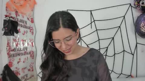 emilyy_cooperr online show from October 15, 12:05 pm