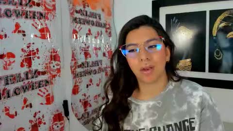 emilyy_cooperr online show from October 23, 12:04 pm