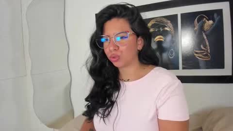 emilyy_cooperr online show from December 15, 12:09 pm