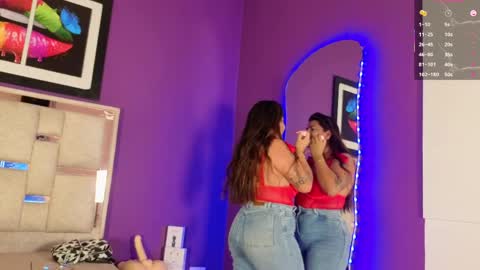 Snapshot of emilyy_cooperr chatting on May 20, 12:11 pm emilyy_cooperr online show from May 20, 12:11 pm