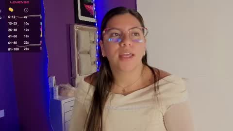 Snapshot of emilyy_cooperr chatting on June 9, 12:17 pm emilyy_cooperr online show from June 9, 12:17 pm