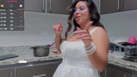 Snapshot of emilyy_cooperr chatting on June 12, 1:10 pm emilyy_cooperr online show from June 12, 1:10 pm