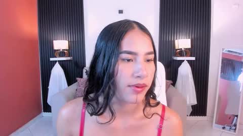 emilyy_kim online show from October 28, 10:01 pm