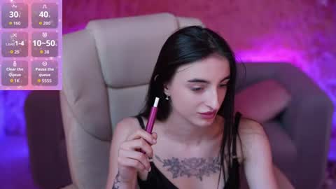 Snapshot of emilyymoon chatting on June 12, 6:23 am emilyymoon online show from June 12, 6:23 am
